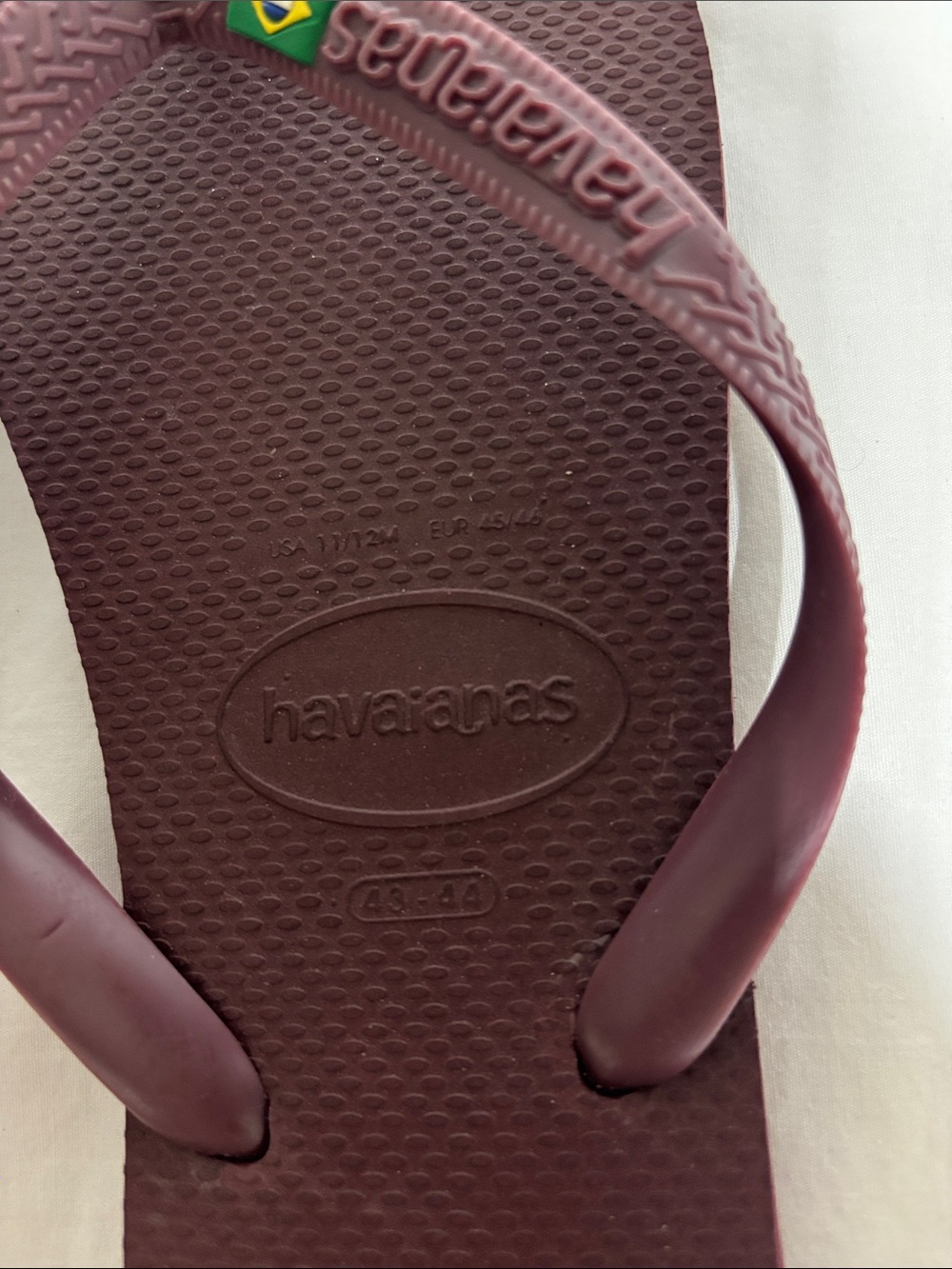 Havaianas Flip Flops in Deep Maroon with Brazilian Flag - Picture 2 of 4